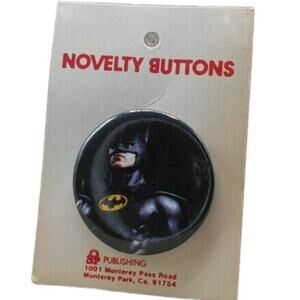 Vintage 1989 Batman Movie Batman (V2) 1.5" Pinback Button on Card
